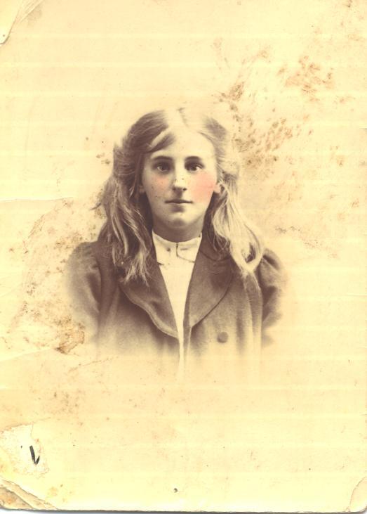 Portrait of Edna Roone, c.1918