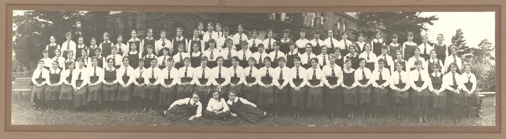 Photograph of all boarders, 1919