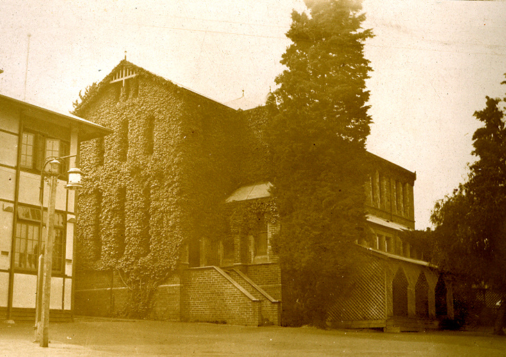 Photograph of The Hostel (likely North House) and The Baths, c.1926
