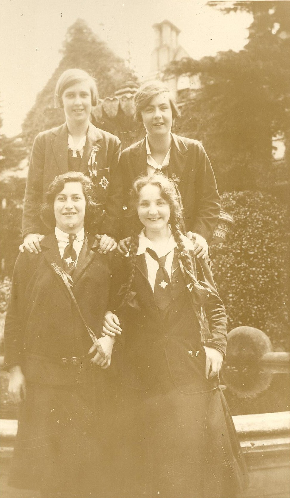 Photo of four students, including Gwen Lardner, by fountain, 1923