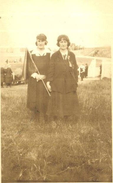 Do and Jess at Sports, 1924