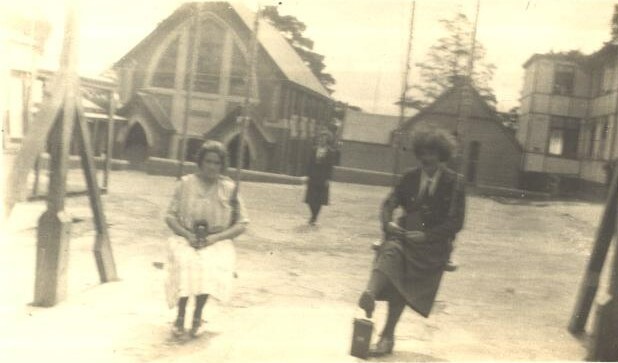 Rosie Roe and Amy Noble in The Quad, 1924