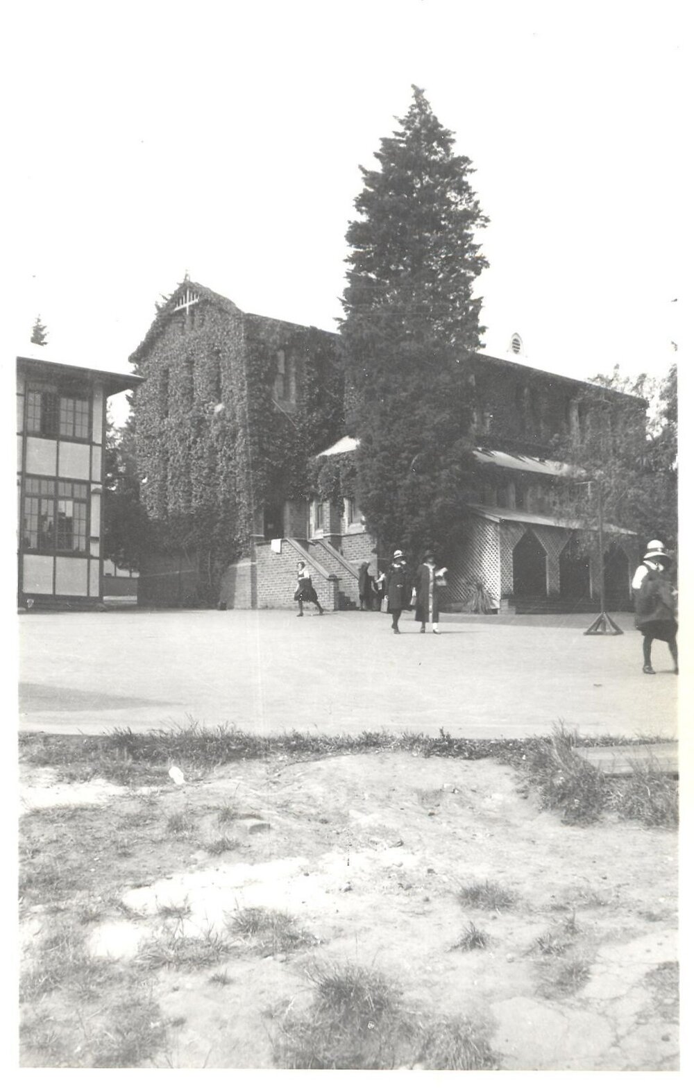 Baths Building showing foreground and students in quad, 1925-1926