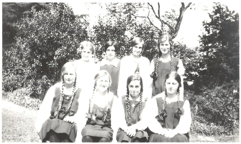 Photo of 8 students, c.1925-1926