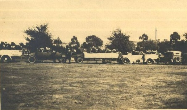 Photograph of boarders' excursion to see Duke and Duchess of York, 1927