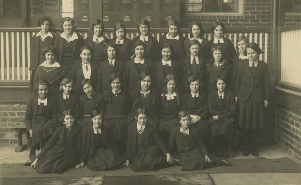 Photo of class from 1930s: Verson marked "E" or "F" Form belonged to Dorothy Smith (MLC 1933-36)
