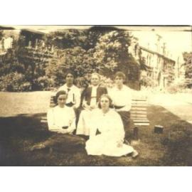 Honour History Group, 1915 - Ada Fitchett with four students