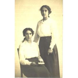 Portrait of Gladys and Liddia Willis, c.1918